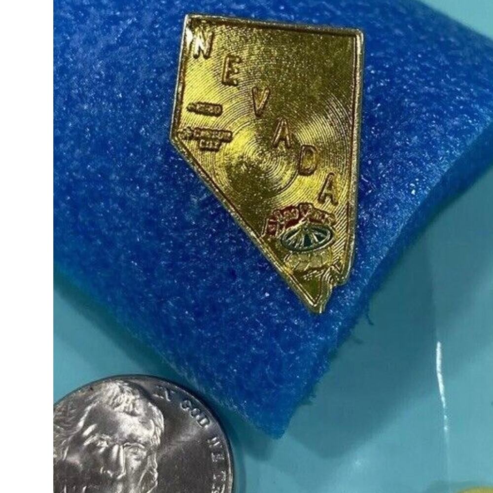 Lapel Pin Hat Tack Major Cities Map Shape Gold Color Nevada Travel Souvenir